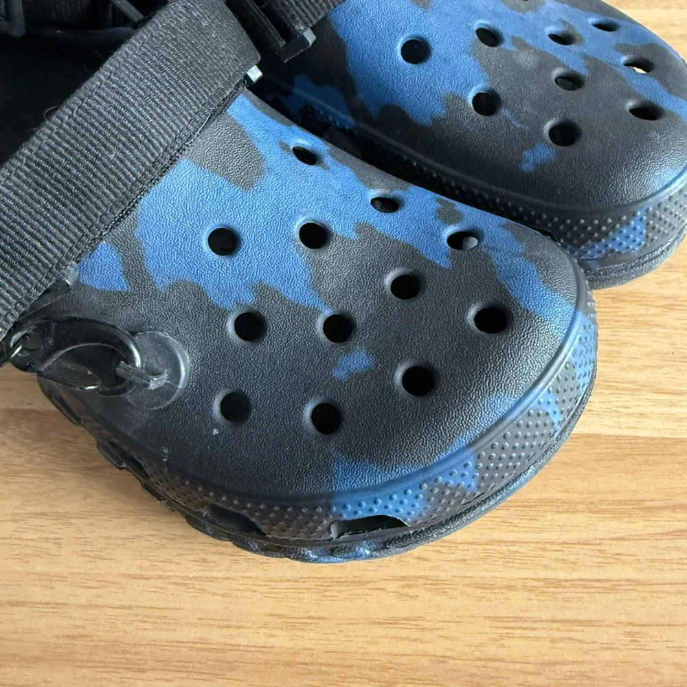 CROCS Kids Black and‎ Blue Water Shoes
